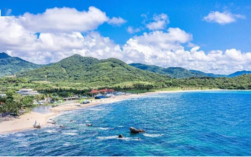 逐浪日月湾，探秘海南冲浪天堂的热带风情之旅